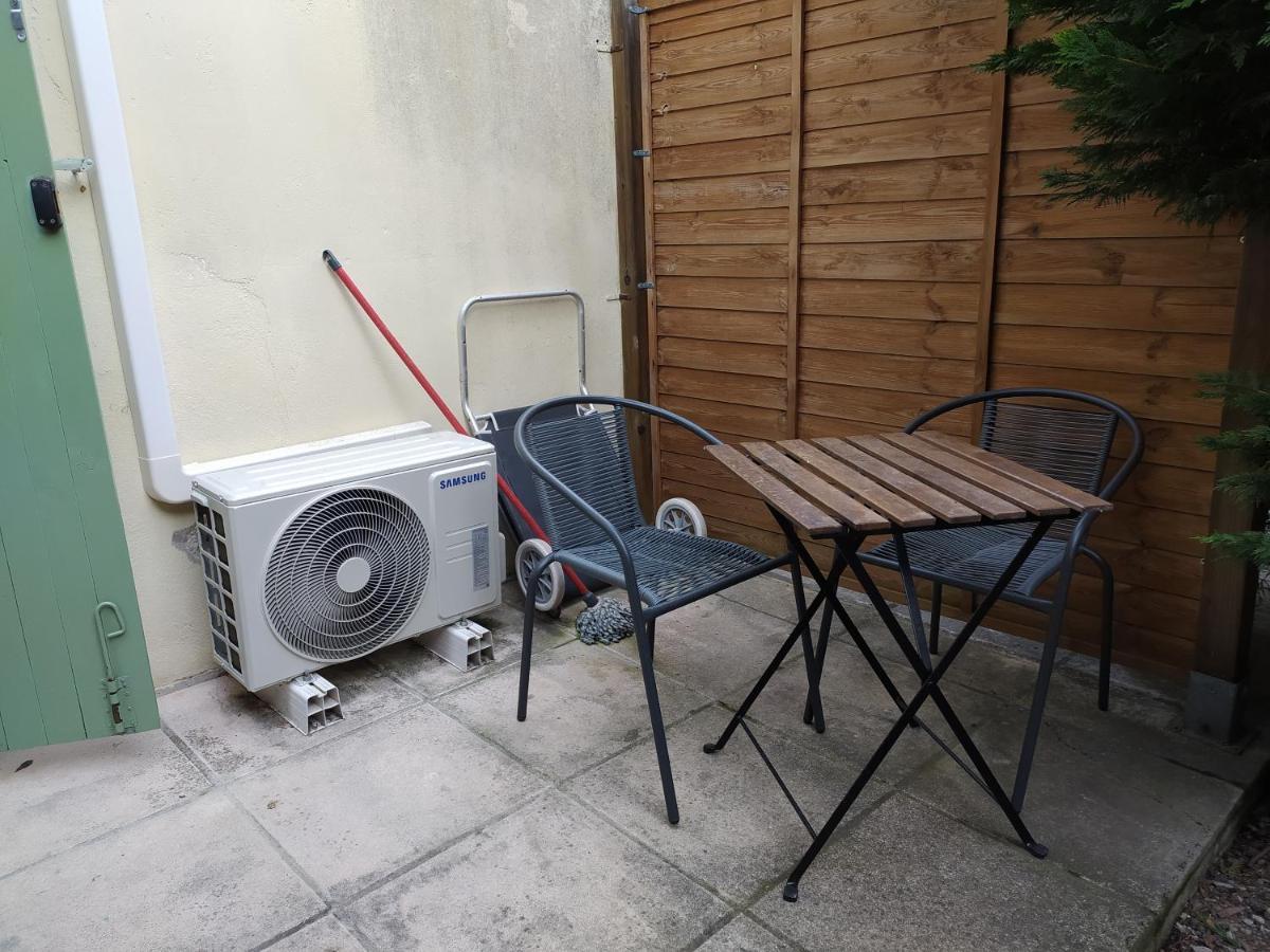 Petit Studio, Terrasse, Jardinet, Climatisation, Wifi *
